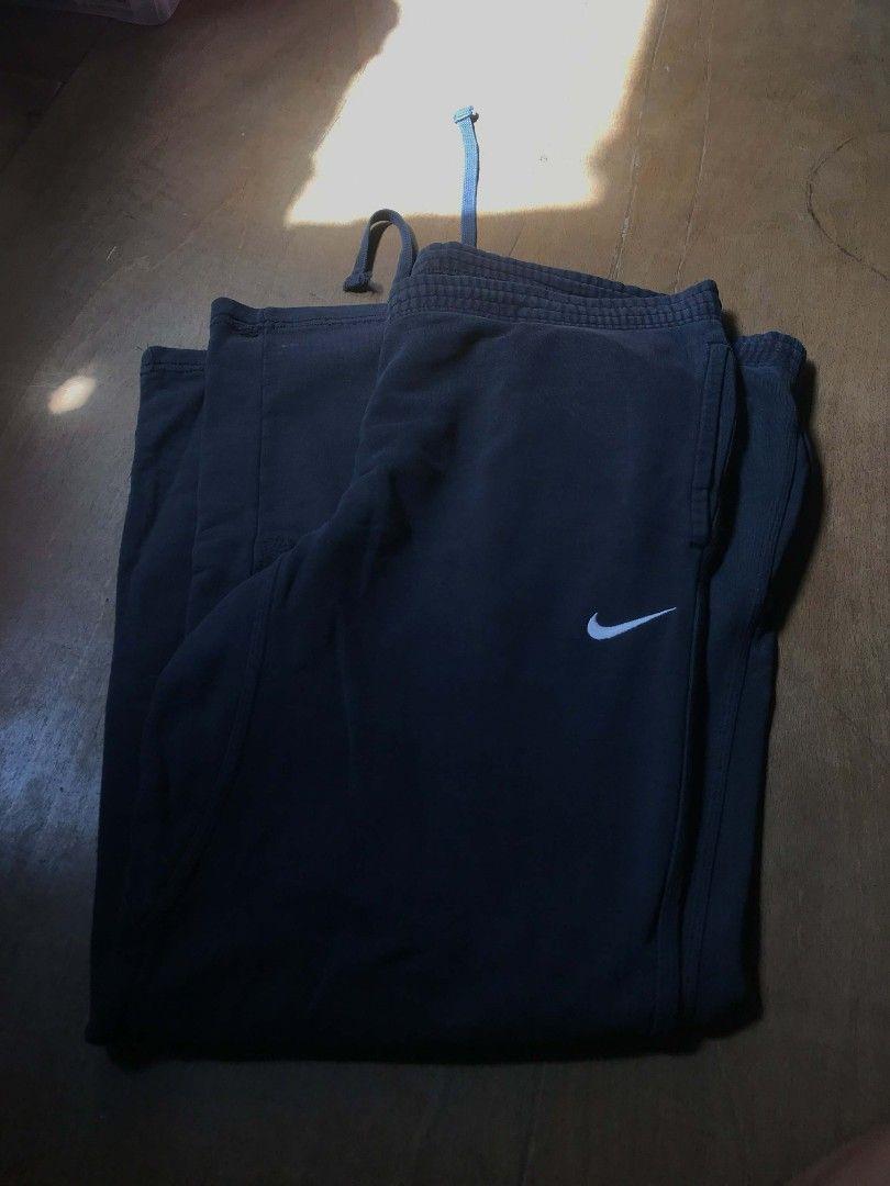Nike sweat pants (Category: Chinos) located in Manila. Submitted by thriftnicarl.3 (Listing ID 1468451375, Image 2). Description: waist -34 length - 40.3 thigh - 12.6 leg open - 9 price - 349 Freeship via jnt.