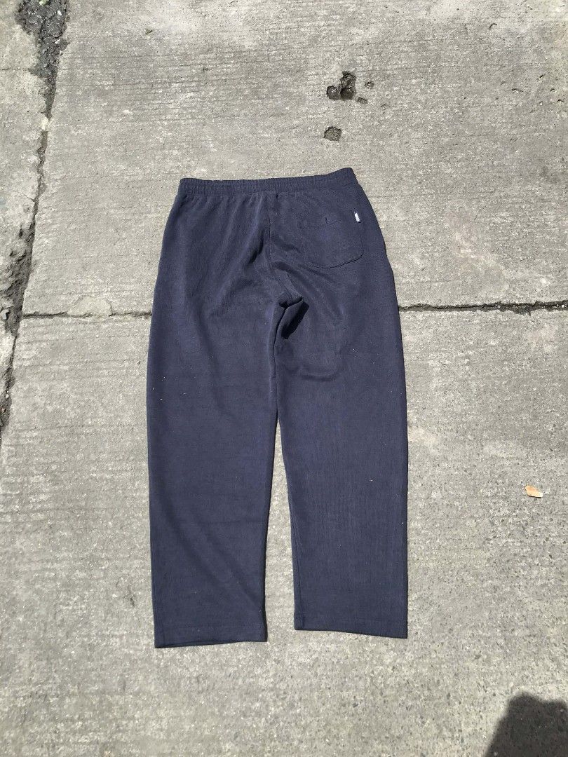 Nike sweatpants (Category: Chinos) located in Manila. Submitted by thriftnicarl.3 (Listing ID 1468450005, Image 3). Description: waist - 32 to 36 max length - 37.3 thigh - 12.2 leg open - 7.3 price - 449 free ship via jnt.