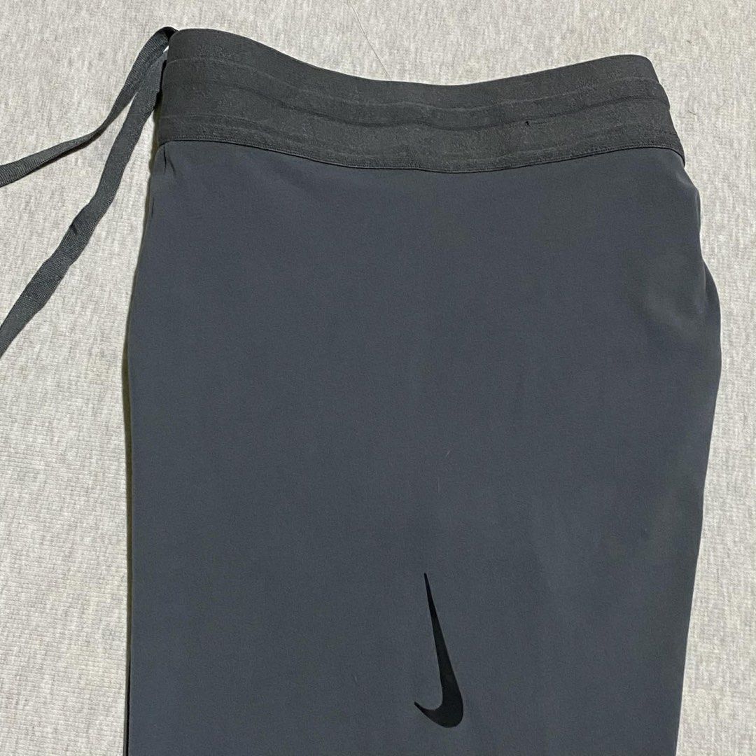 Nike Swoosh (Category: Activewear) located in Mabalacat. Submitted by stellargarments (Listing ID 1468338026, Image 3). Description: Very Comfy + Makinis pa! 💕 Size : 26-31 Length : 30 Condition : 9/10 sobrang comfy ng tela with 1 pocket complete tags buong buo swoosh makinis walang lints/himulmol SUPER NICE & KINIS! VERY COMFY & SMOOTH ON SKIN NEED WASH NO MAJOR STAIN FRESH FROM BALE.