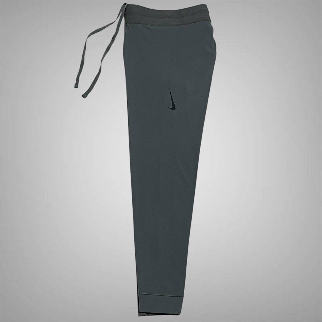 Nike Swoosh (Category: Activewear) located in Mabalacat. Submitted by stellargarments (Listing ID 1468338026, Image 1). Description: Very Comfy + Makinis pa! 💕 Size : 26-31 Length : 30 Condition : 9/10 sobrang comfy ng tela with 1 pocket complete tags buong buo swoosh makinis walang lints/himulmol SUPER NICE & KINIS! VERY COMFY & SMOOTH ON SKIN NEED WASH NO MAJOR STAIN FRESH FROM BALE.