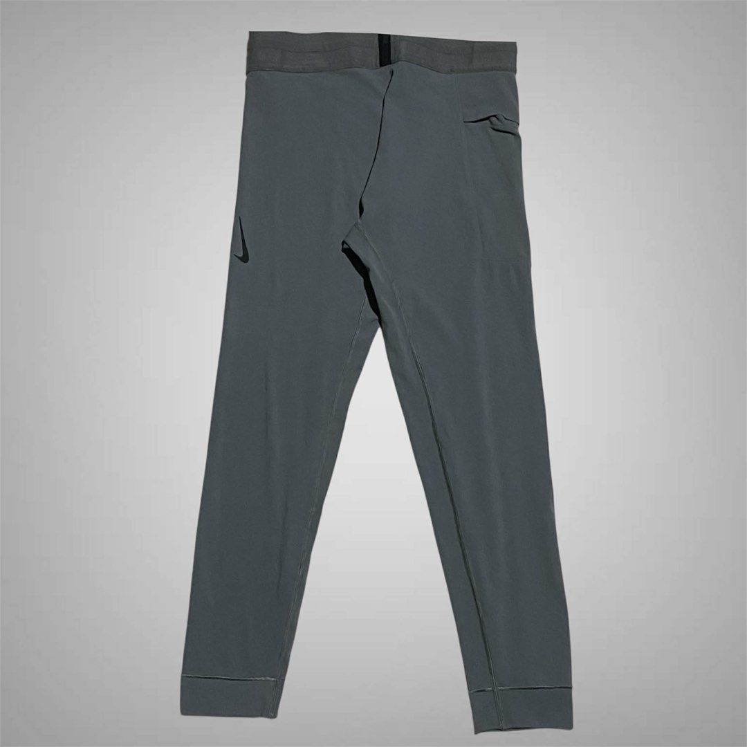Nike Swoosh (Category: Activewear) located in Mabalacat. Submitted by stellargarments (Listing ID 1468338026, Image 2). Description: Very Comfy + Makinis pa! 💕 Size : 26-31 Length : 30 Condition : 9/10 sobrang comfy ng tela with 1 pocket complete tags buong buo swoosh makinis walang lints/himulmol SUPER NICE & KINIS! VERY COMFY & SMOOTH ON SKIN NEED WASH NO MAJOR STAIN FRESH FROM BALE.