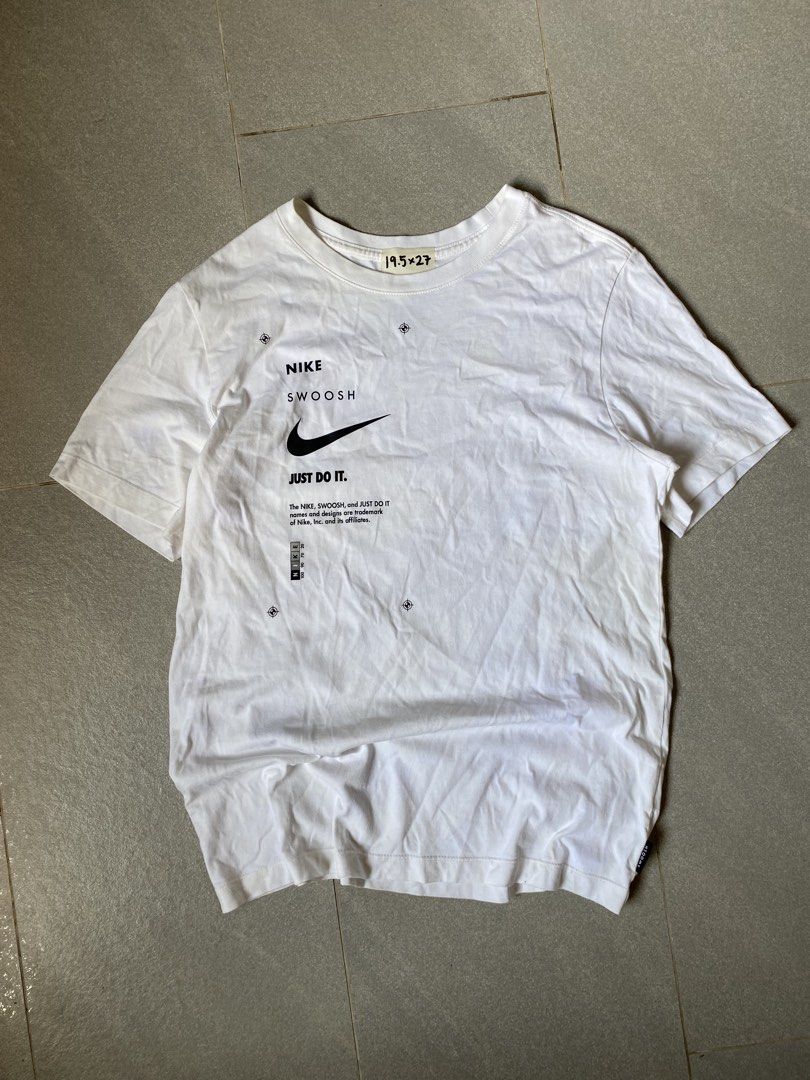 Nike swoosh tshirt (Category: Tshirts & Polo Shirts ) located in Digos. Submitted by thriftflexph (Listing ID 1468352063, Image 1). Description: Size&Dimes:19.5/27 Color&Condi:9.5/10 issue:Need wash DM for more information 🫶 Items are all thrifted/Handpicked Can ship nationwide🇵🇭 Add Shipping Fee ✈️🎁.