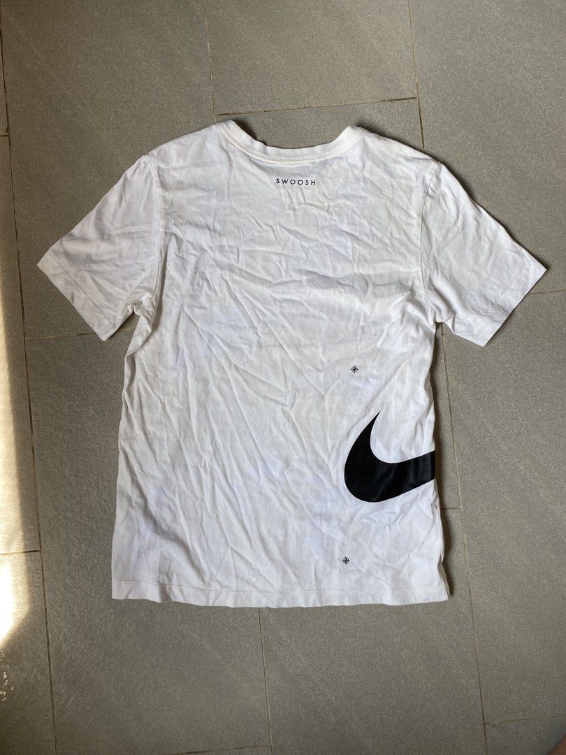 Nike swoosh tshirt (Category: Tshirts & Polo Shirts ) located in Digos. Submitted by thriftflexph (Listing ID 1468352063, Image 3). Description: Size&Dimes:19.5/27 Color&Condi:9.5/10 issue:Need wash DM for more information 🫶 Items are all thrifted/Handpicked Can ship nationwide🇵🇭 Add Shipping Fee ✈️🎁.