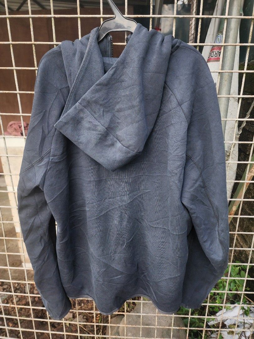 Nike tech fleece hoodie (Category: Coats, Jackets and Outerwear) located in Real. Submitted by raphy2019 (Listing ID 1468355948, Image 2). Description: .
