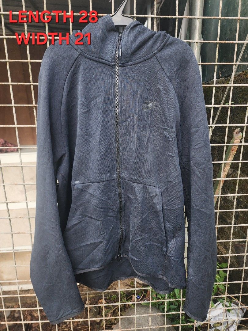 Nike tech fleece hoodie (Category: Coats, Jackets and Outerwear) located in Real. Submitted by raphy2019 (Listing ID 1468355948, Image 1). Description: .