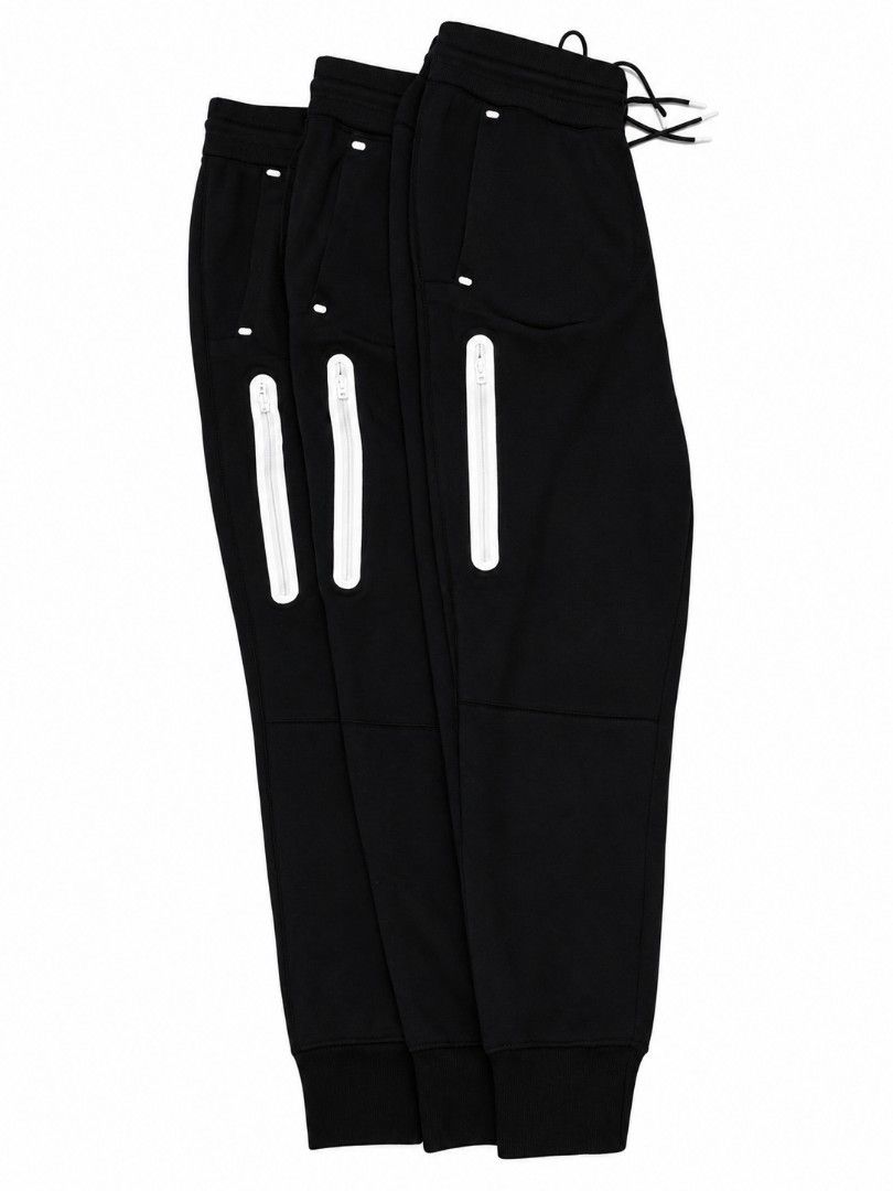 Nike Tech Fleece joggers (all original) (Category: Joggers) located in Paranaque City. Submitted by emzeicool48572 (Listing ID 1468344313, Image 3). Description: ITEM DESCRIPTION: Price/Presyo: 299 Each (Remaining 3) Waist Size: Medium on Tag ( Relax fit 30 to 34 all) Length Size: (36 All) Material: Cotton Color: Black color rate: 9.5/10 Condition: 9.5/10 📍Tambo Paranaque 💸Payment: Pay Maya only 📦🚚 Delivery: Lalamove or J&T No return policy B