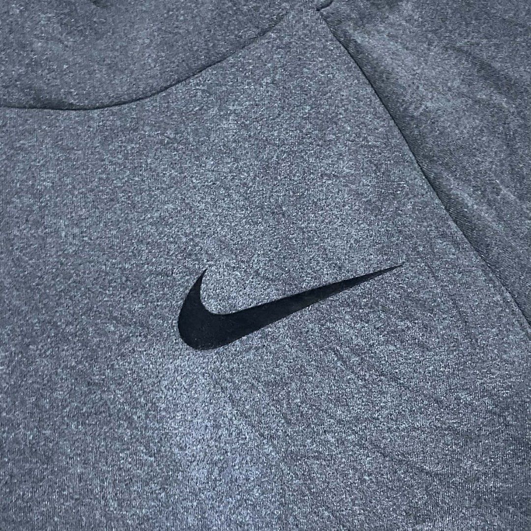 Nike Techfleece (Category: Activewear) located in Mabalacat. Submitted by stellargarments (Listing ID 1468334152, Image 2). Description: GRAY COLOR Length : 22 Width : 15 Condition : 9.5/10 MAGANDA SA PERSONAL HINDI LANG MA-JUSTIFY SA PHOTO SUPER GANDA PAAAAA PANG NIKE TECHFLEECE TELA RUBBERIZED SWOOSH!!! WITH 2 POCKETS SUPER NICE & KINIS! VERY COMFY & SMOOTH ON SKIN NEED WASH NO MAJOR STAIN FRESH FROM BALE.