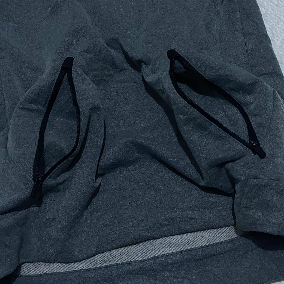 Nike Techfleece (Category: Activewear) located in Mabalacat. Submitted by stellargarments (Listing ID 1468334152, Image 3). Description: GRAY COLOR Length : 22 Width : 15 Condition : 9.5/10 MAGANDA SA PERSONAL HINDI LANG MA-JUSTIFY SA PHOTO SUPER GANDA PAAAAA PANG NIKE TECHFLEECE TELA RUBBERIZED SWOOSH!!! WITH 2 POCKETS SUPER NICE & KINIS! VERY COMFY & SMOOTH ON SKIN NEED WASH NO MAJOR STAIN FRESH FROM BALE.