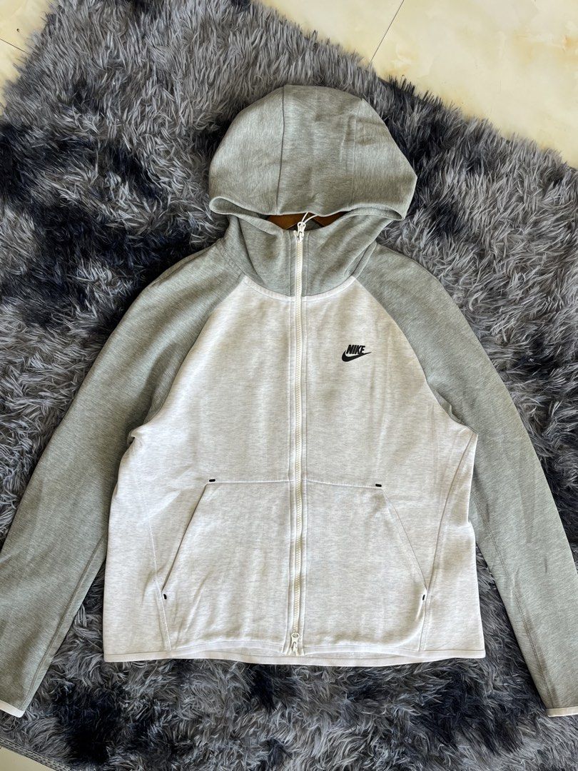 Nike Techfleece (Category: Coats, Jackets and Outerwear) located in Manila. Submitted by cjcuevas_05 (Listing ID 1468383550, Image 1). Description: 📍Tanza Cavite Dimes: 22x25 See photos for details GCASH ONLY, can ship thru JnT/orange check out .