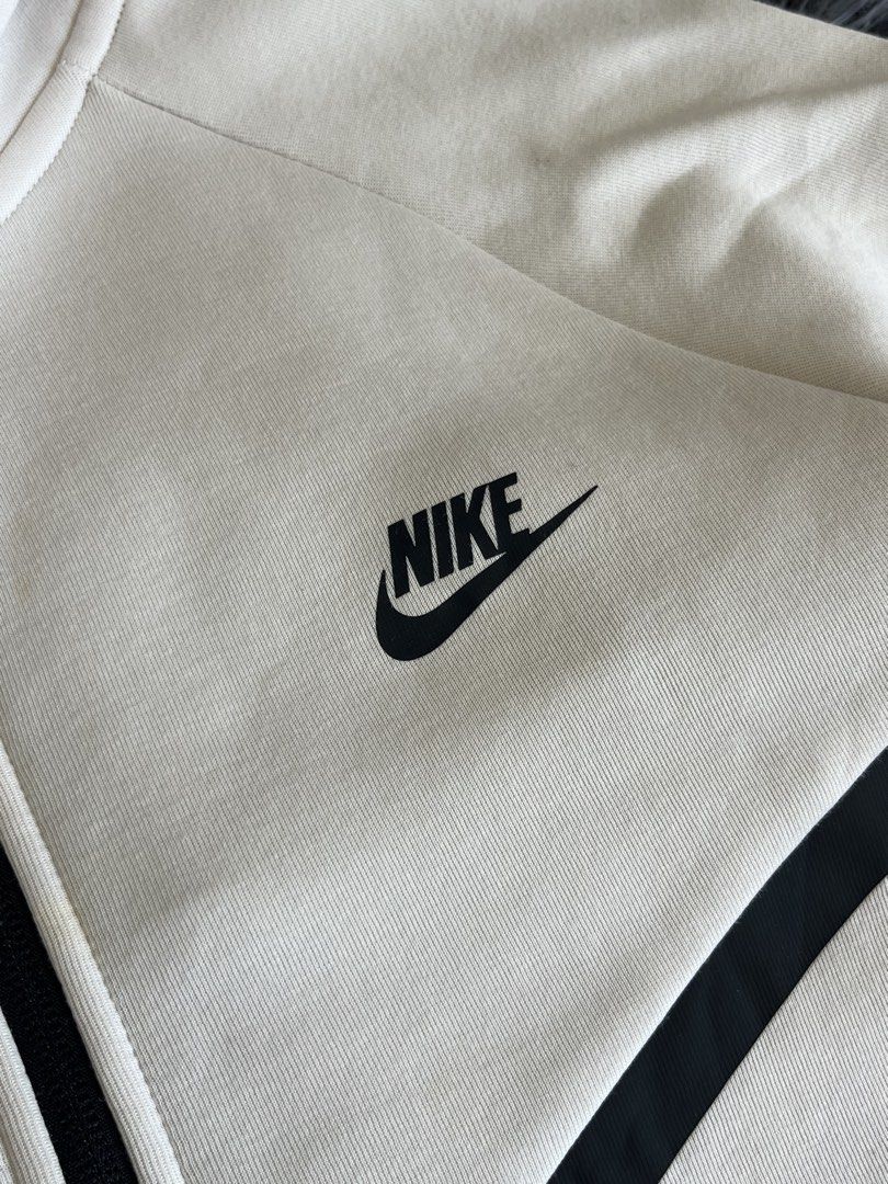 Nike Techfleece (Category: Coats, Jackets and Outerwear) located in Manila. Submitted by cjcuevas_05 (Listing ID 1468384417, Image 2). Description: 📍Tanza Cavite Dimes: 23x27 See photos for details GCASH ONLY, can ship thru JnT/orange check out .