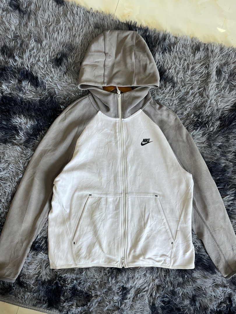 Nike Techfleece (Category: Coats, Jackets and Outerwear) located in Manila. Submitted by cjcuevas_05 (Listing ID 1468412391, Image 1). Description: 📍Tanza Cavite Dimes: 22x25 See photo for details GCASH ONLI, can ship thru JnT/orange check out .