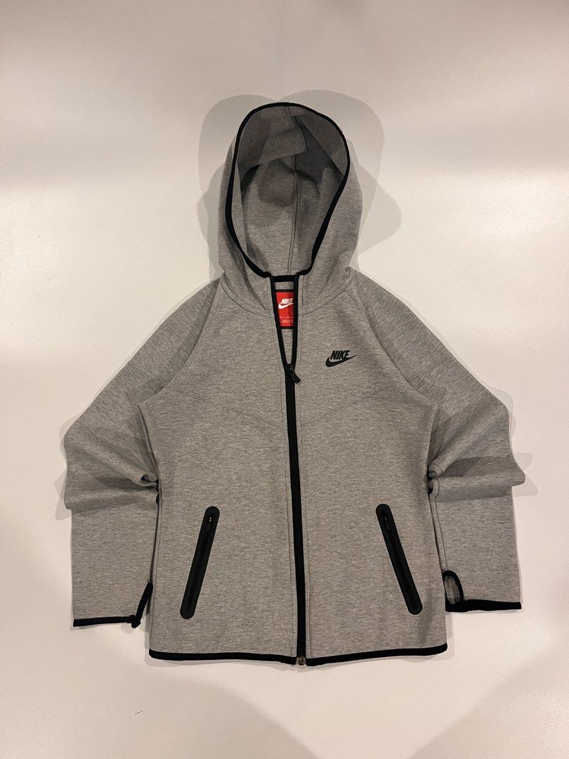 Nike techfleece in grey unisex (Category: Coats, Jackets and Outerwear) located in Iloilo. Submitted by joren_ian (Listing ID 1468307210, Image 1). Description: Size:medium Dimes (Length×Width):22.5x18 ₱500 Condition:like new Issue:semi bacon sleeves ribbings check pictures .