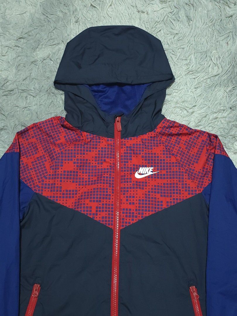 Nike Tritone Windbreaker (Category: Coats, Jackets and Outerwear) located in Abulug. Submitted by humanwhosellthings (Listing ID 1468447889, Image 3). Description: ✅️Size Medium ✅️18.5W x 24L ✅️Excellent Condition ✅️Issue: maliliit na pinhole sa may right sleeve.