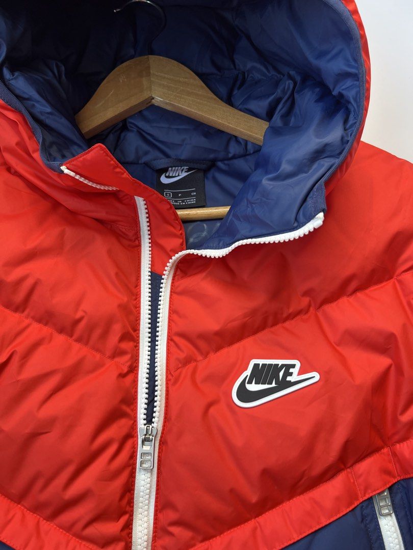 NIKE TWO-TONED PUFFER JACKET WITH HOOD (Category: Coats, Jackets and Outerwear) located in Cebu City. Submitted by gaston_roux (Listing ID 1468311819, Image 2). Description: Size small on tags 21x27 Flawless Good as new Pogi par.
