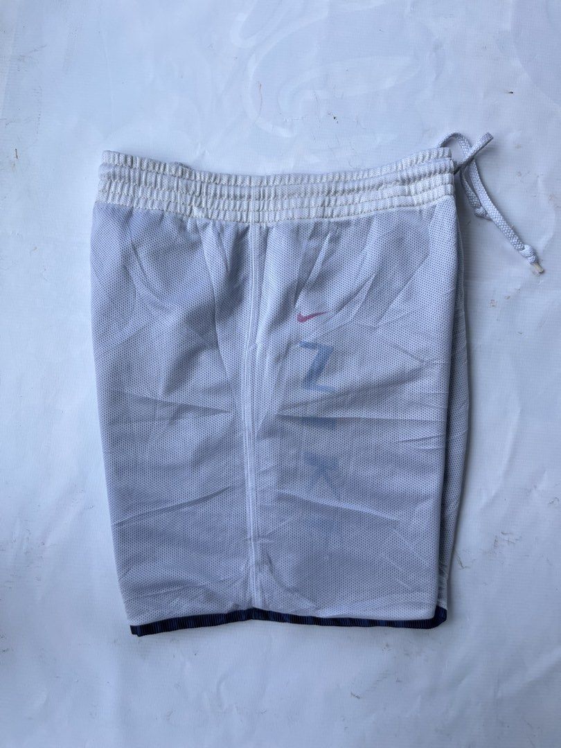 Nike vintage (Category: Shorts) located in M'Lang. Submitted by thriftholic25 (Listing ID 1468300039, Image 2). Description: 34-36 waistline 19 leght .