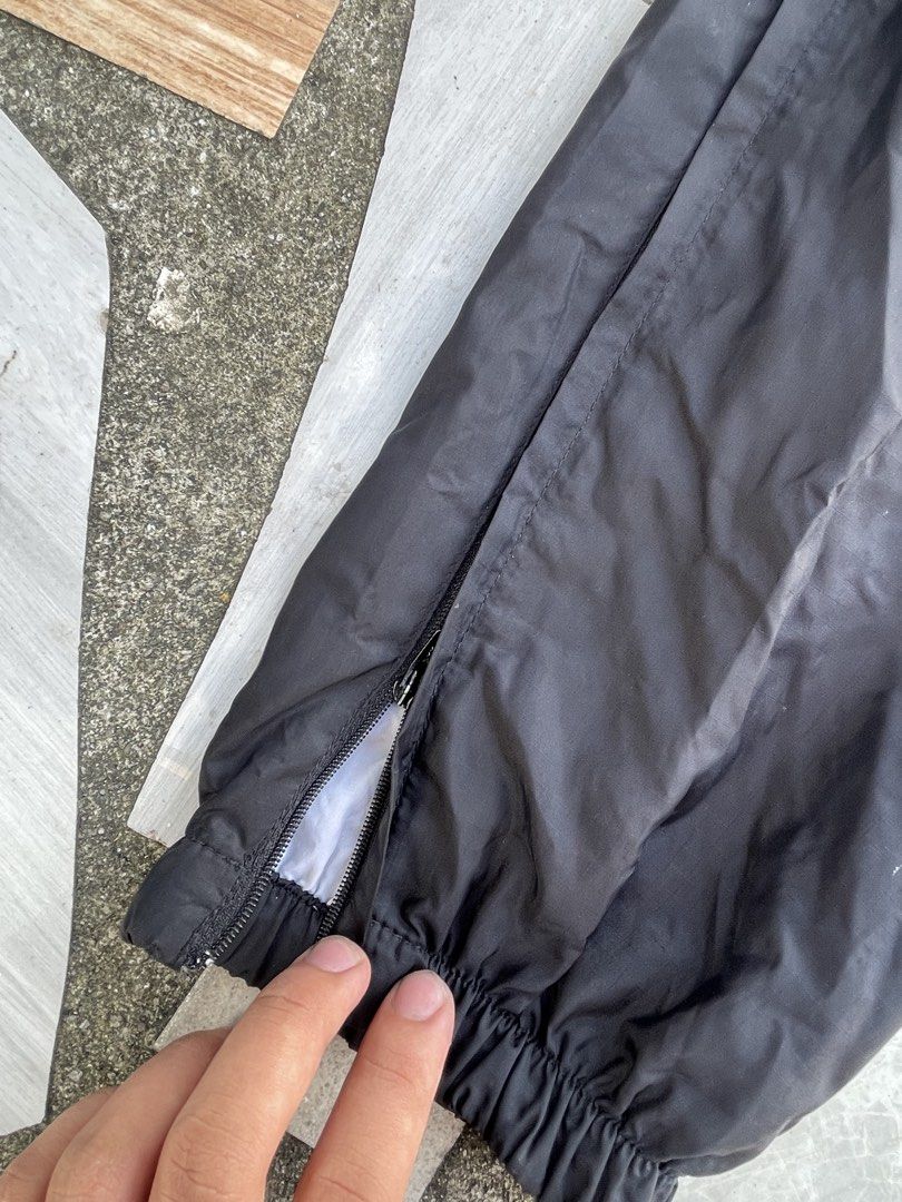 Nike Vintage TrackPants (Category: Coats, Jackets and Outerwear) located in Cavite. Submitted by vast.thrift2day (Listing ID 1468285717, Image 3). Description: Nike Track Pants vintage.