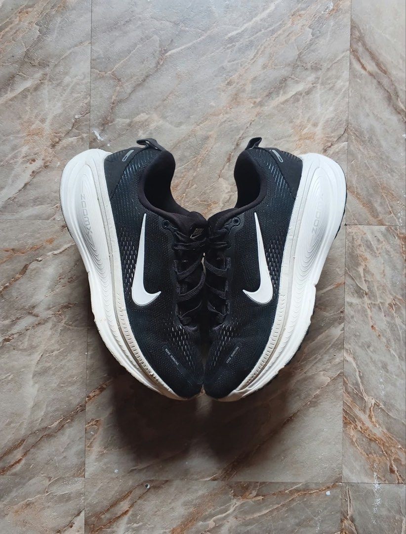 Nike vomero 18 (Category: Sneakers) located in Marikina City. Submitted by alcx11 (Listing ID 1468337837, Image 1). Description: Nike vomero 18 Legit / authentic 7 us/ 40 eur/ 25 cm Excellent condition .