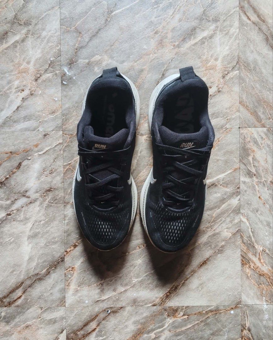 Nike vomero 18 (Category: Sneakers) located in Marikina City. Submitted by alcx11 (Listing ID 1468337837, Image 2). Description: Nike vomero 18 Legit / authentic 7 us/ 40 eur/ 25 cm Excellent condition .