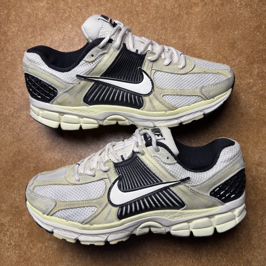 NIKE VOMERO 5 (Category: Sneakers) located in Panabo. Submitted by shoerarefinds (Listing ID 1468339861, Image 1). Description: ÑÌĶÈ VÓMÊŘÒ (4) SIZE: CM 27 / 42.5 / US 9 Excellent Condition , minimal draging LOCATION: PANABO CITY, DAVAO DEL NORTE, 8105 2500 FREESHIPPING .