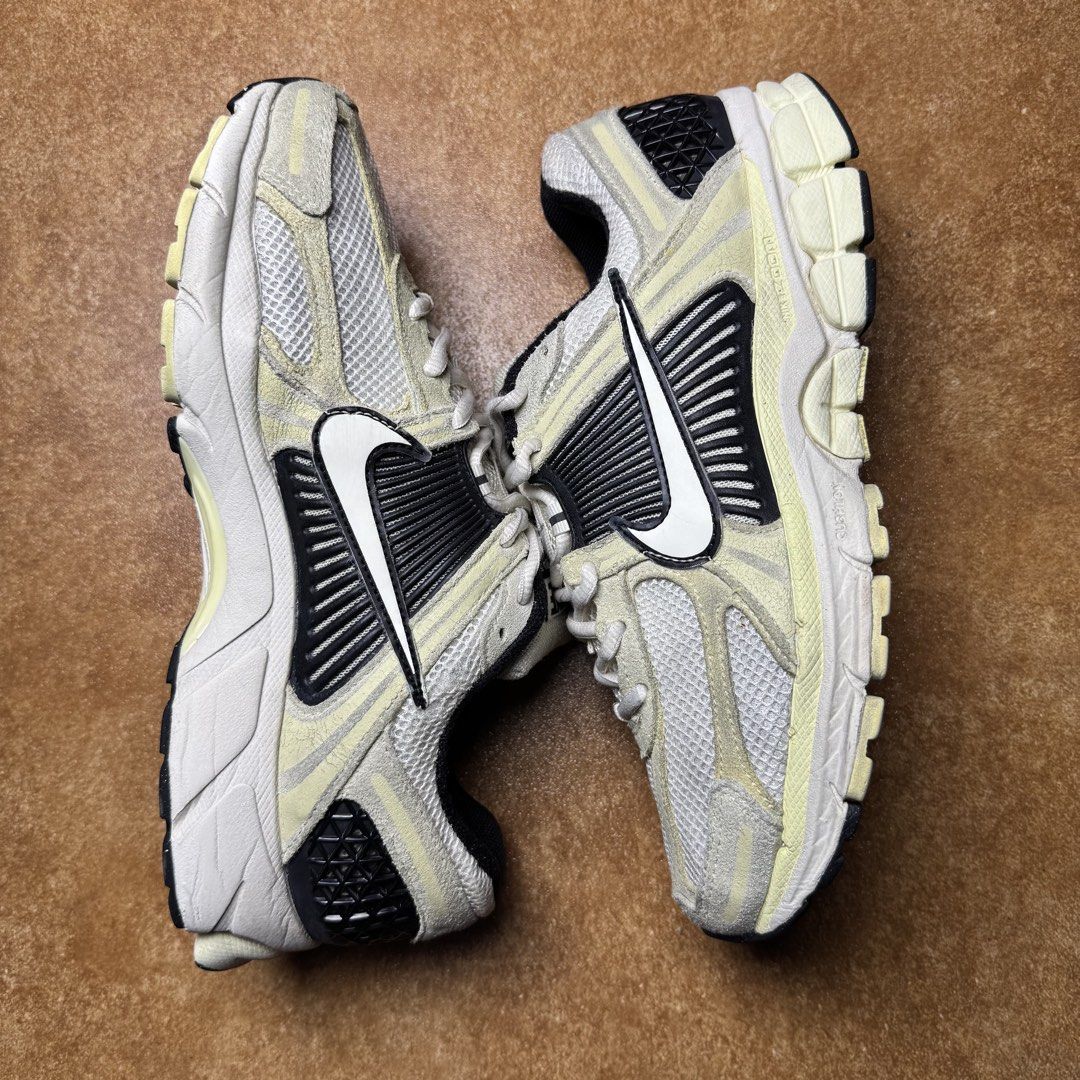 NIKE VOMERO 5 (Category: Sneakers) located in Panabo. Submitted by shoerarefinds (Listing ID 1468339861, Image 3). Description: ÑÌĶÈ VÓMÊŘÒ (4) SIZE: CM 27 / 42.5 / US 9 Excellent Condition , minimal draging LOCATION: PANABO CITY, DAVAO DEL NORTE, 8105 2500 FREESHIPPING .