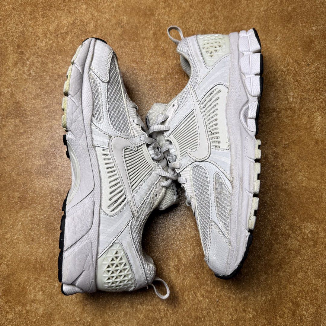 NIKE VOMERO 5 (Category: Sneakers) located in Panabo. Submitted by shoerarefinds (Listing ID 1468340353, Image 3). Description: ÑÌĶÈ VÓMÊŘÒ (1) SIZE: CM 22.5 / EURO 35.5 / US 5.5 Good condition, fix mesh, minimal draging LOCATION: PANABO CITY, DAVAO DEL NORTE, 8105 1800 FREESHIPPING .