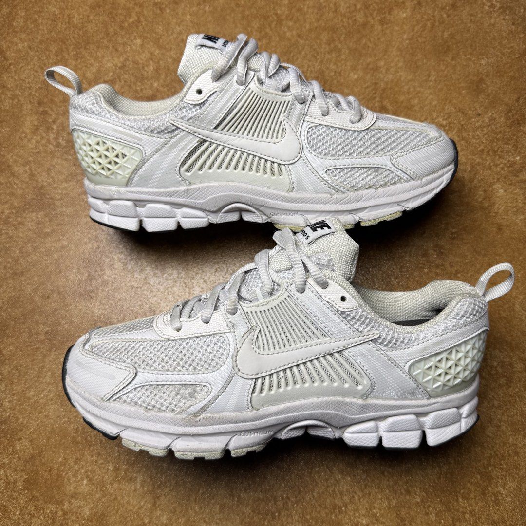 NIKE VOMERO 5 (Category: Sneakers) located in Panabo. Submitted by shoerarefinds (Listing ID 1468340353, Image 1). Description: ÑÌĶÈ VÓMÊŘÒ (1) SIZE: CM 22.5 / EURO 35.5 / US 5.5 Good condition, fix mesh, minimal draging LOCATION: PANABO CITY, DAVAO DEL NORTE, 8105 1800 FREESHIPPING .