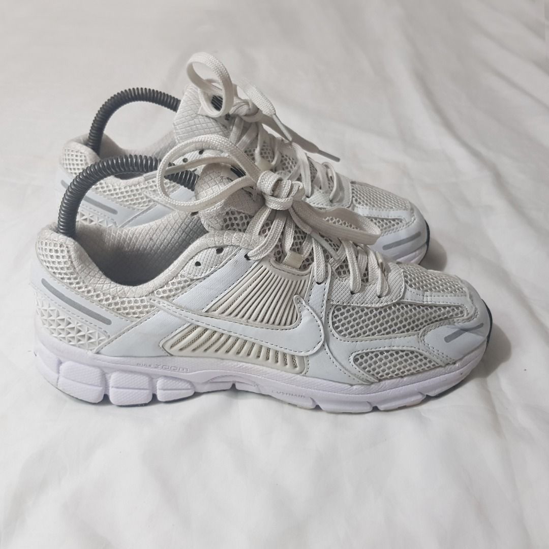 Nike Vomero 5 white (Category: Sneakers) located in Cebu City. Submitted by dwightmendozasr (Listing ID 1468463197, Image 3). Description: Nike Vomero 5 white Size 7.5 women , 38.5 euro ~minor signs of usage which are normal for preloved items -Soles intact as per last checking 9/02/26 Php 350.00 + shipping fee Code: SHOES0109.