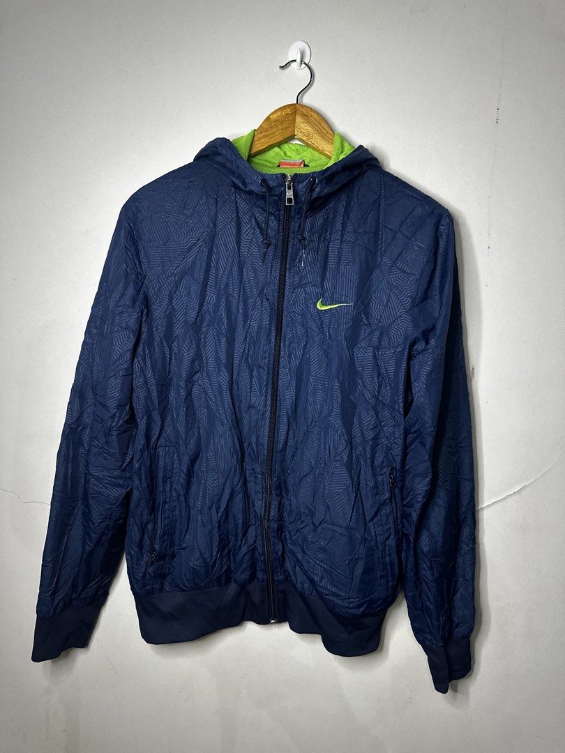 NIKE WINDBREAKER (Category: Coats, Jackets and Outerwear) located in Molave. Submitted by thriftmate13 (Listing ID 1468458879, Image 1). Description: .