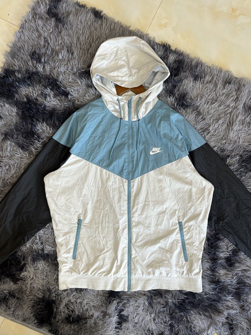 NIKE WINDBREAKER TRITONE (Category: Coats, Jackets and Outerwear) located in Manila. Submitted by cjcuevas_05 (Listing ID 1468410950, Image 1). Description: 📍Tanza Cavite Dimes: 24x27.5 See photo for details GCASH ONLI, can ship thru JnT/orange check out .