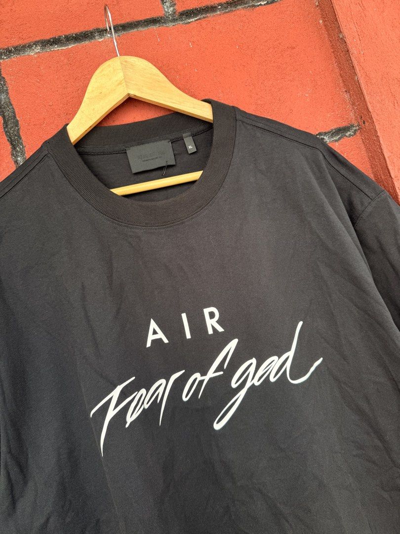 Nike x FOG (Category: Tshirts & Polo Shirts ) located in Baguio. Submitted by mardimercredi14 (Listing ID 1468333836, Image 2). Description: 🔥 Nike x FOG Dimensions: 24.5*30 Condition: excellent Color Rate: 10 ❌ none.