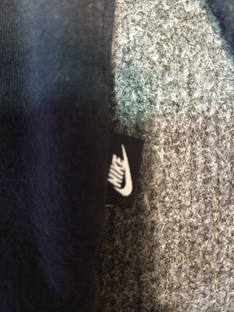 Nike Zip Up Hoodie Black Plaid Lined (Category: Hoodies) located in Caloocan City. Submitted by sellinthrift (Listing ID 1468320806, Image 3). Description: PRE-LOVED / DECLUTTERING SALE 🏷️ Nike hoodie, reversible 2 design Quick Details: • Size: Medium(178cm), fit to L • Condition: 7/10 • Inclusions: Hoodie only • Issue/Defects: No issue, zipper in good condition Price: ₱895+SF (Slightly negotiable for quick pickup) PM for more details.
