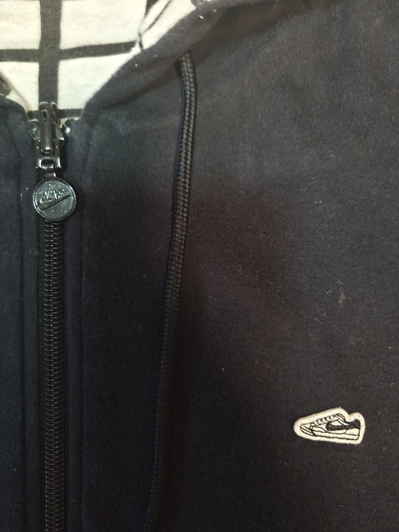 Nike Zip Up Hoodie Black Plaid Lined (Category: Hoodies) located in Caloocan City. Submitted by sellinthrift (Listing ID 1468320806, Image 2). Description: PRE-LOVED / DECLUTTERING SALE 🏷️ Nike hoodie, reversible 2 design Quick Details: • Size: Medium(178cm), fit to L • Condition: 7/10 • Inclusions: Hoodie only • Issue/Defects: No issue, zipper in good condition Price: ₱895+SF (Slightly negotiable for quick pickup) PM for more details.