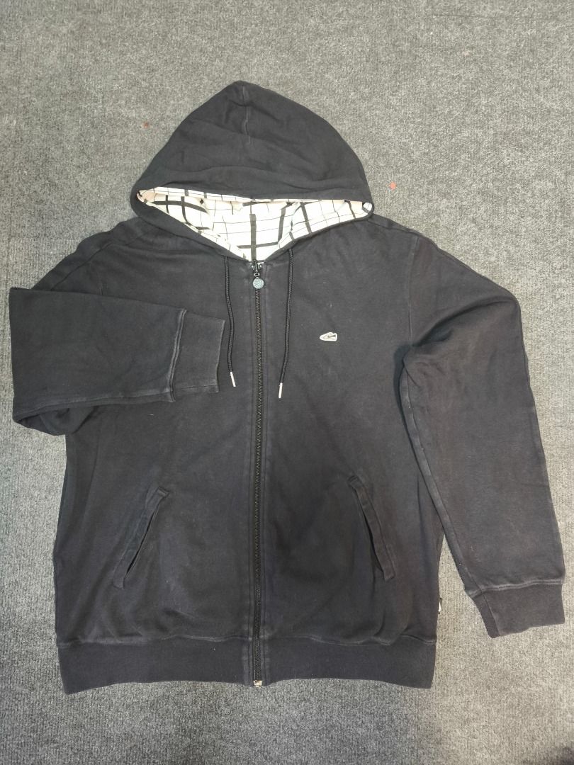 Nike Zip Up Hoodie Black Plaid Lined (Category: Hoodies) located in Caloocan City. Submitted by sellinthrift (Listing ID 1468320806, Image 1). Description: PRE-LOVED / DECLUTTERING SALE 🏷️ Nike hoodie, reversible 2 design Quick Details: • Size: Medium(178cm), fit to L • Condition: 7/10 • Inclusions: Hoodie only • Issue/Defects: No issue, zipper in good condition Price: ₱895+SF (Slightly negotiable for quick pickup) PM for more details.
