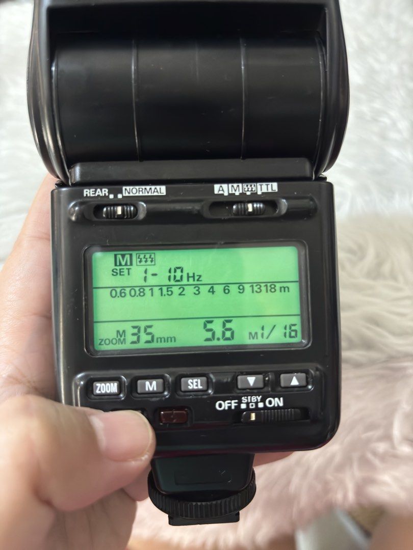 Nikon Speedlight SB-24 (Category: Camera Bags & Carriers) located in Paranaque City. Submitted by dalle_closet (Listing ID 1468340723, Image 2). Description: working well uses 4x AA batteries .