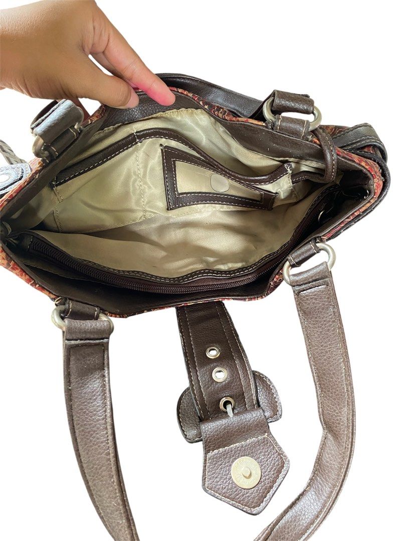 Nine west paisley kili bag (Category: Luxury Bags & Wallets) located in Koronadal. Submitted by southstyle97 (Listing ID 1468330553, Image 3). Description: Excellent .