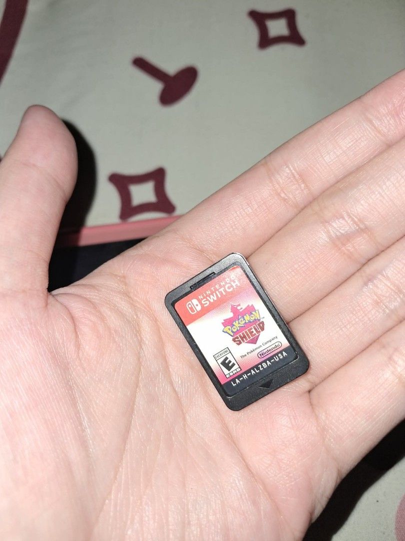Nintendo switch V2 (Category: Nintendo) located in Quezon City. Submitted by kittykatty17 (Listing ID 1468324946, Image 3). Description: free 132 gb sd card free gamecard pokemon shield no charger n box still negotiable sa price.