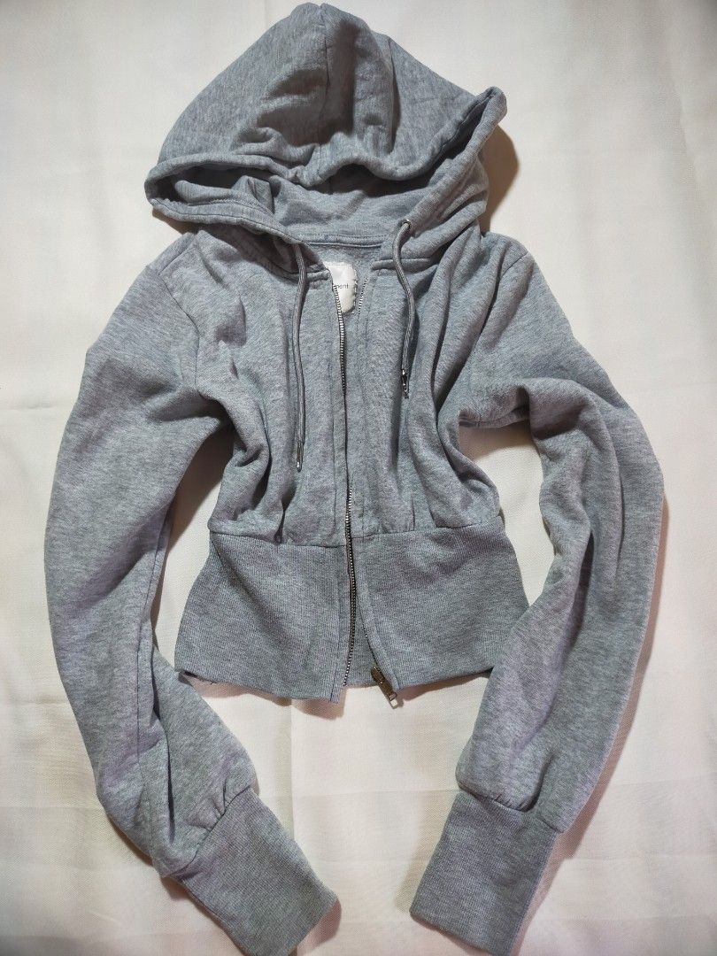No Comment Gray Cropped Zip-Up Hoodie (Category: Coats, Jackets and Outerwear) located in Santo Tomas. Submitted by zenzenzennaya (Listing ID 1468295496, Image 1). Description: - Brand: No Comment - Size: XS - Color: Gray - Fit: Cropped with ribbed waistband and cuffs - Details: Full front zipper, attached hood, and drawstrings with metallic silver aglets (small issue on other aglet. see pics for more deets) not used/unused .