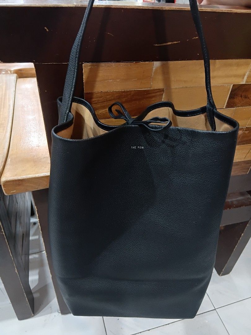 N/S Park The ROW (Category: Tote Bags) located in Subic. Submitted by AnythingBrandedby_May (Listing ID 1468454602, Image 2). Description: LAST PRICE POSTED The Row.