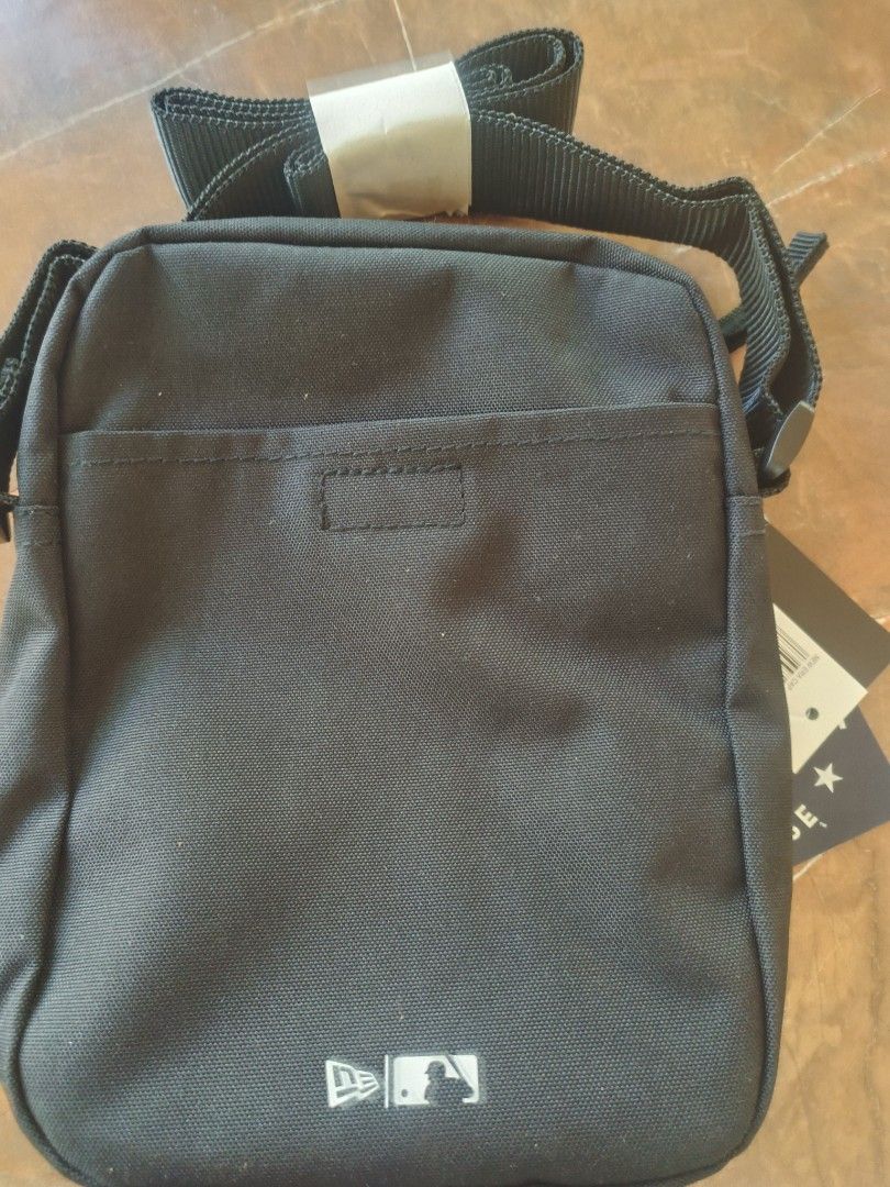 NY SLIMBAG (Category: Luxury Bags & Wallets) located in Concepcion. Submitted by inked-threads-20 (Listing ID 1468313818, Image 2). Description: negotiable for sure buyer brand new and complete tags no issue.