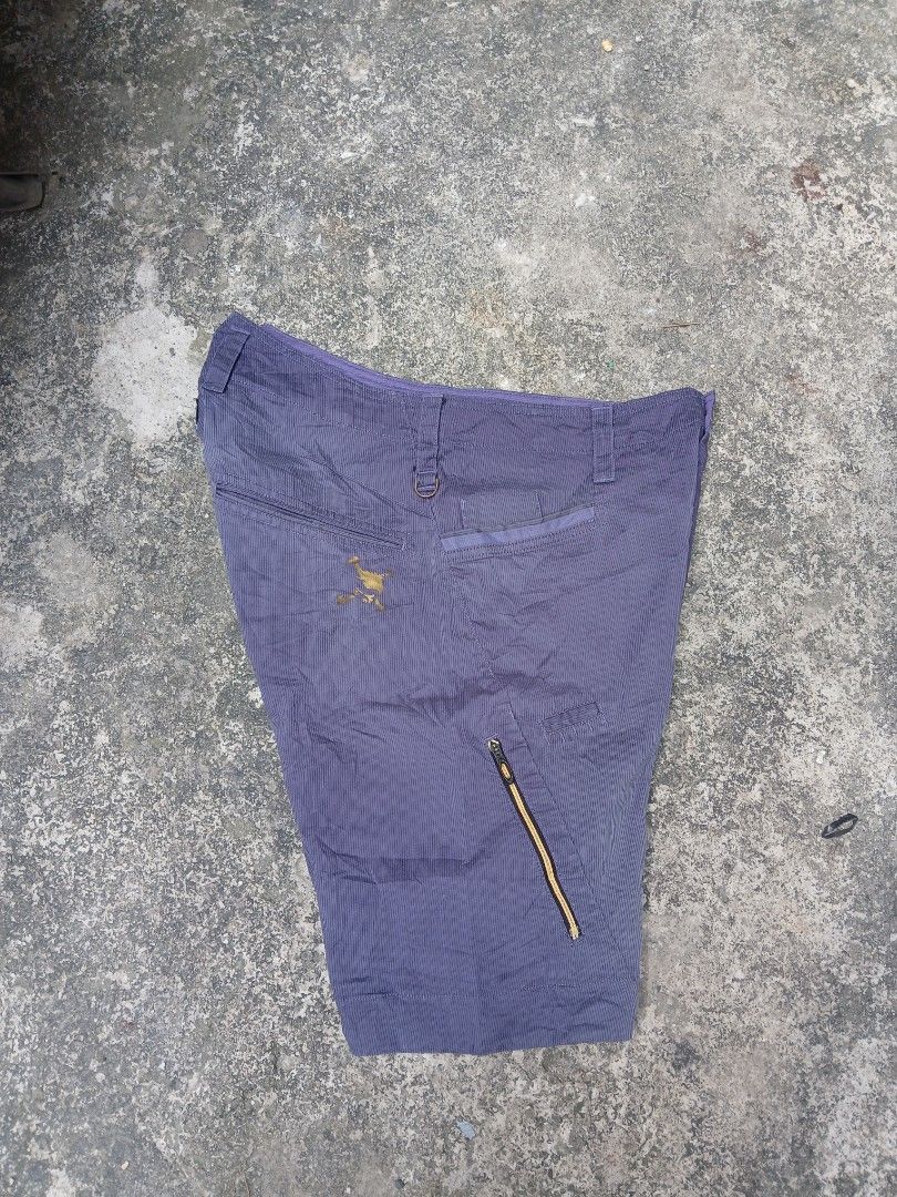 Oakley hydroflix skull short (Category: Shorts) located in San Jose. Submitted by garments17 (Listing ID 1468302996, Image 1). Description: - Color: Purple - Ideal for casual days out and outdoor walks - Multiple side pockets with a secure zipped pocket on the right leg - Convenient D-ring near the waistband for keys or small gear - Stylish textured stripes and gold embroidered graphic near the front pocket.