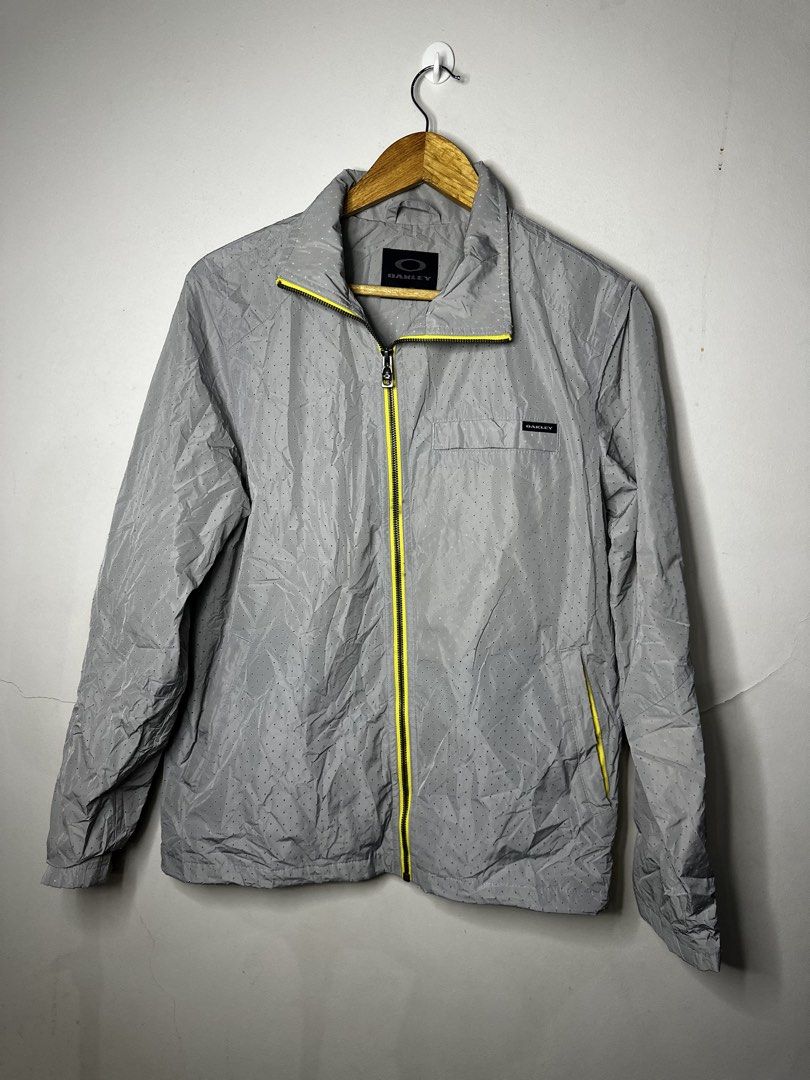 OAKLEY JACKET (Category: Coats, Jackets and Outerwear) located in Molave. Submitted by thriftmate13 (Listing ID 1468459671, Image 1). Description: .