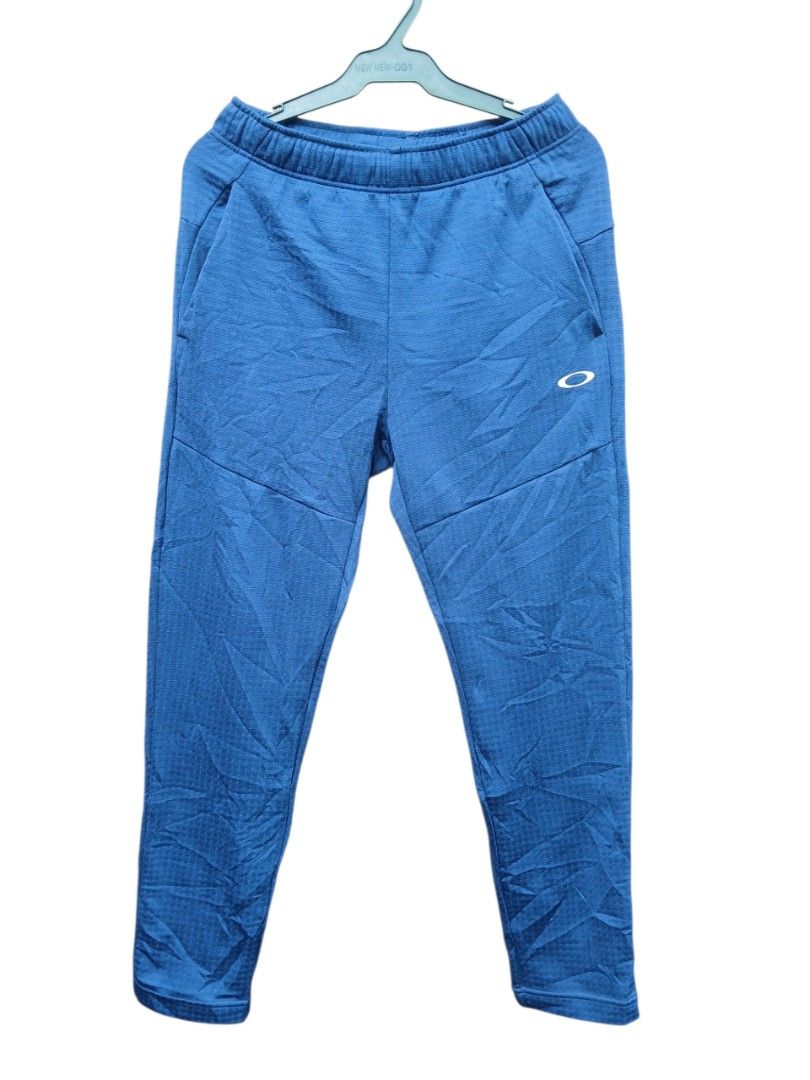 Oakley Performance Fit Blue Jogger Sweatpants Size M (Category: Joggers) located in Moalboal. Submitted by thrift_sixty (Listing ID 1468408318, Image 1). Description: - Brand: Oakley - Item: Jogger Pants - Size: Medium (M) - Color: Blue - Origin: Made in Indonesia - Fit: Performance fit with comfortable waffle grid interior texture - Waistband: Elastic with adjustable black drawstrings - Pockets: Convenient front pockets included - Details: Small