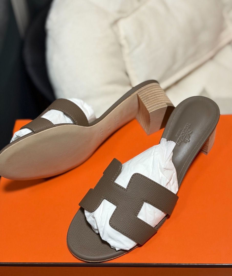 Oasis Etoupe 36 1/2 (Category: Shoe inserts) located in Paranaque City. Submitted by minapriveeph (Listing ID 1468331837, Image 2). Description: Sale below retail PH retail price 59,000php Full box bag receipt! Pasay/Paranaque meet up!.