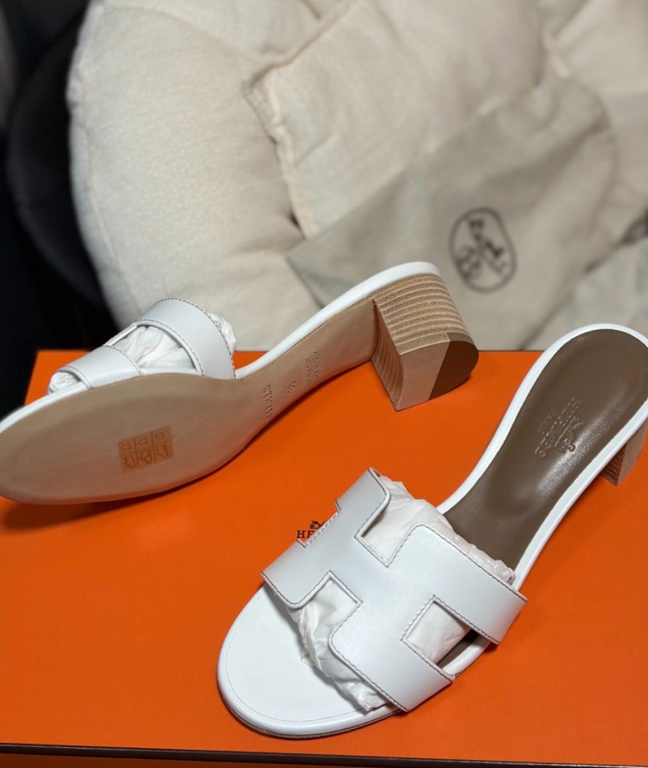 Oasis. White size 36 Sale below retail (Category: Shoe inserts) located in Paranaque City. Submitted by minapriveeph (Listing ID 1468331482, Image 2). Description: Sale below retail PH retail price 59,000php Full box bag receipt! Pasay/Paranaque meet up!.