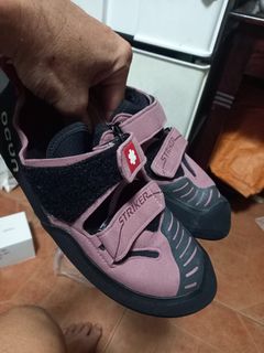 Climbing Shoes And Equipment 自訂分類第二件商品