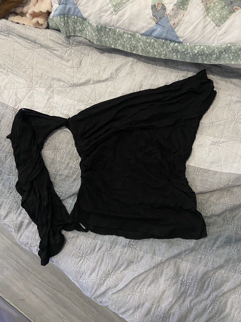off shoulder top (Category: Sleeveless) located in Santa Rita. Submitted by viorr (Listing ID 1468468404, Image 1). Description: .