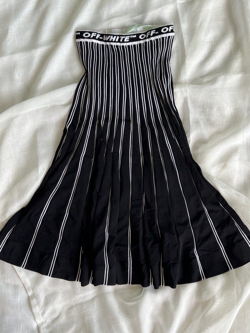 Off white pleated long skirt (Category: Luxury Apparel) located in Las Pinas. Submitted by jpicked (Listing ID 1468355591, Image 1). Description: .