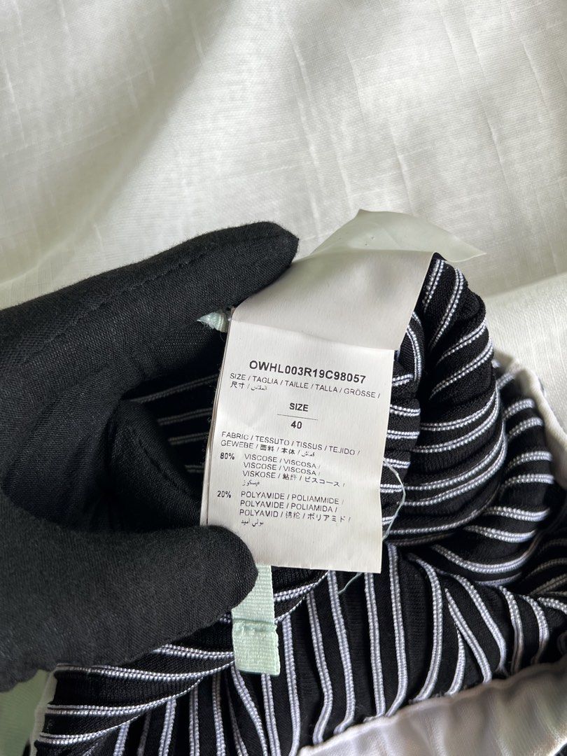 Off white pleated long skirt (Category: Luxury Apparel) located in Las Pinas. Submitted by jpicked (Listing ID 1468355591, Image 3). Description: .