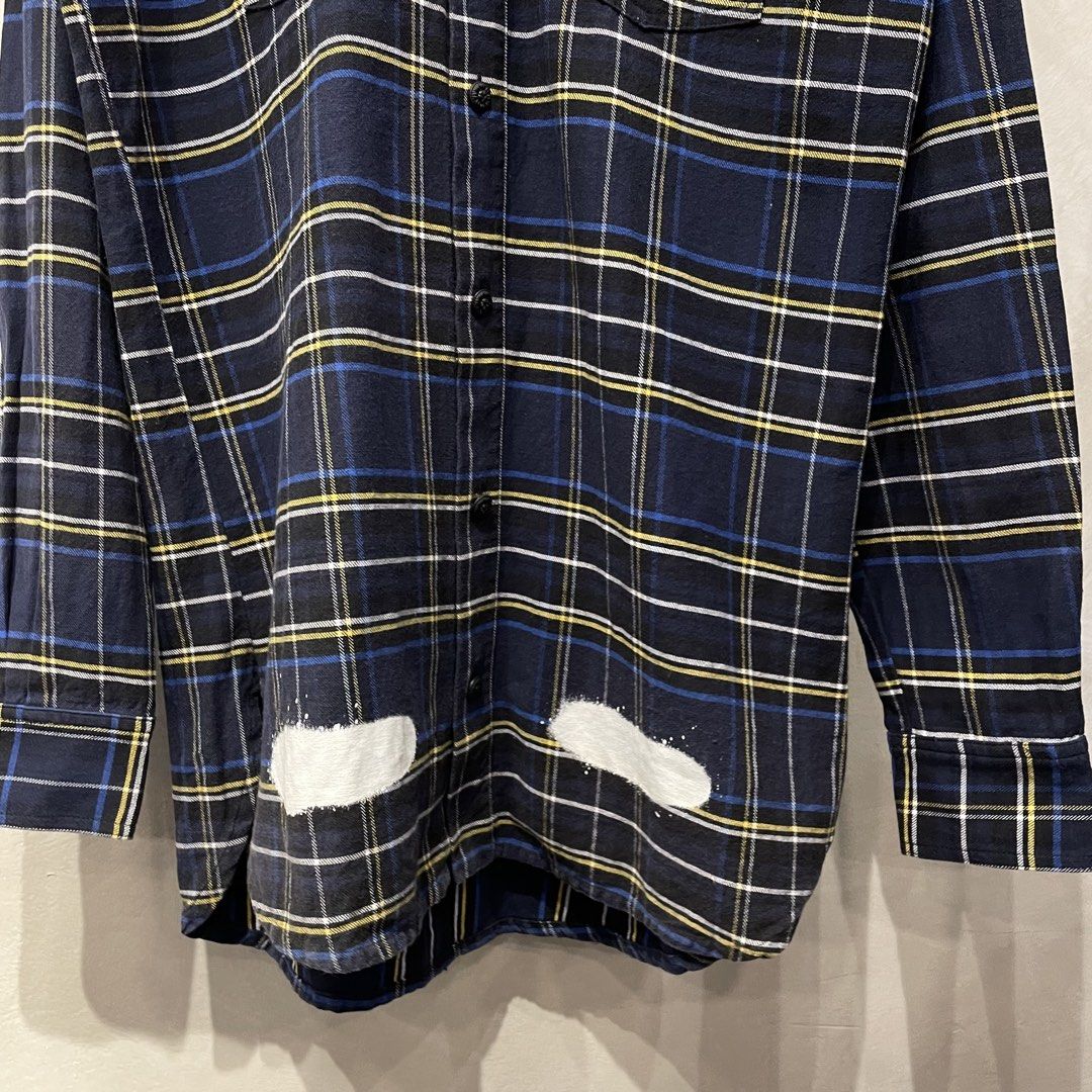 Off White Virgil Abloh 17ss Diagonal Spray (Category: Activewear) located in Manila. Submitted by walter_wt (Listing ID 1468441475, Image 3). Description: Offwhite 17SS diagonal spray By Virgil Abloh Size- Small Dimension- Length- 33 Width- 21 Sleeve length- 27 No issue.