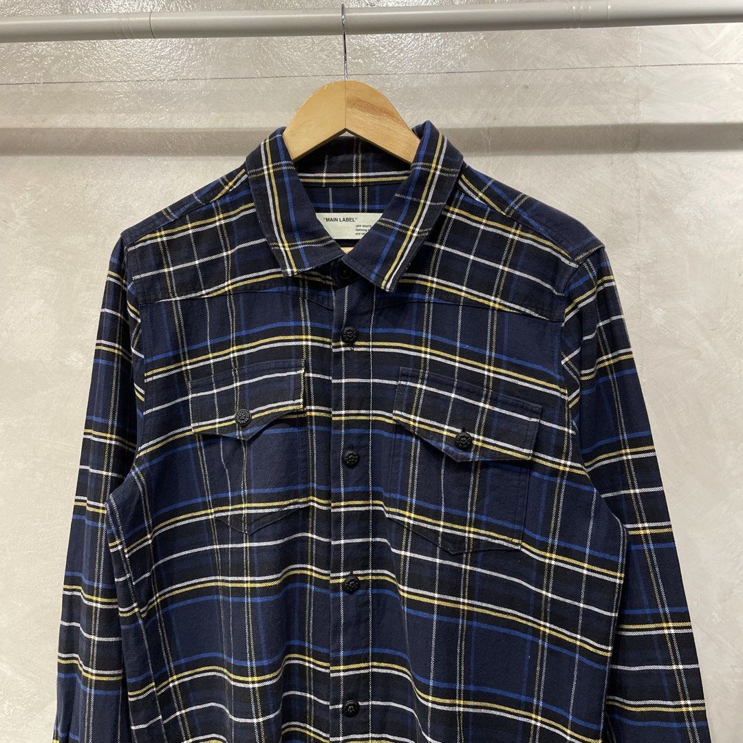 Off White Virgil Abloh 17ss Diagonal Spray (Category: Activewear) located in Manila. Submitted by walter_wt (Listing ID 1468441475, Image 2). Description: Offwhite 17SS diagonal spray By Virgil Abloh Size- Small Dimension- Length- 33 Width- 21 Sleeve length- 27 No issue.